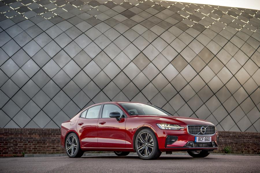  Volvo S60 T8 R-Design 2019 года  (UK) (фото 40 из 40)
